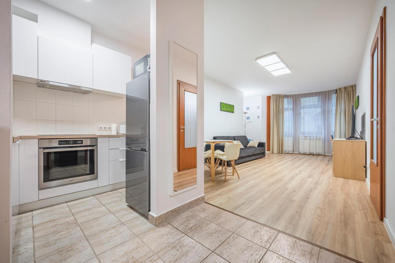 Modern Apartment With Garage بودابست المظهر الخارجي الصورة