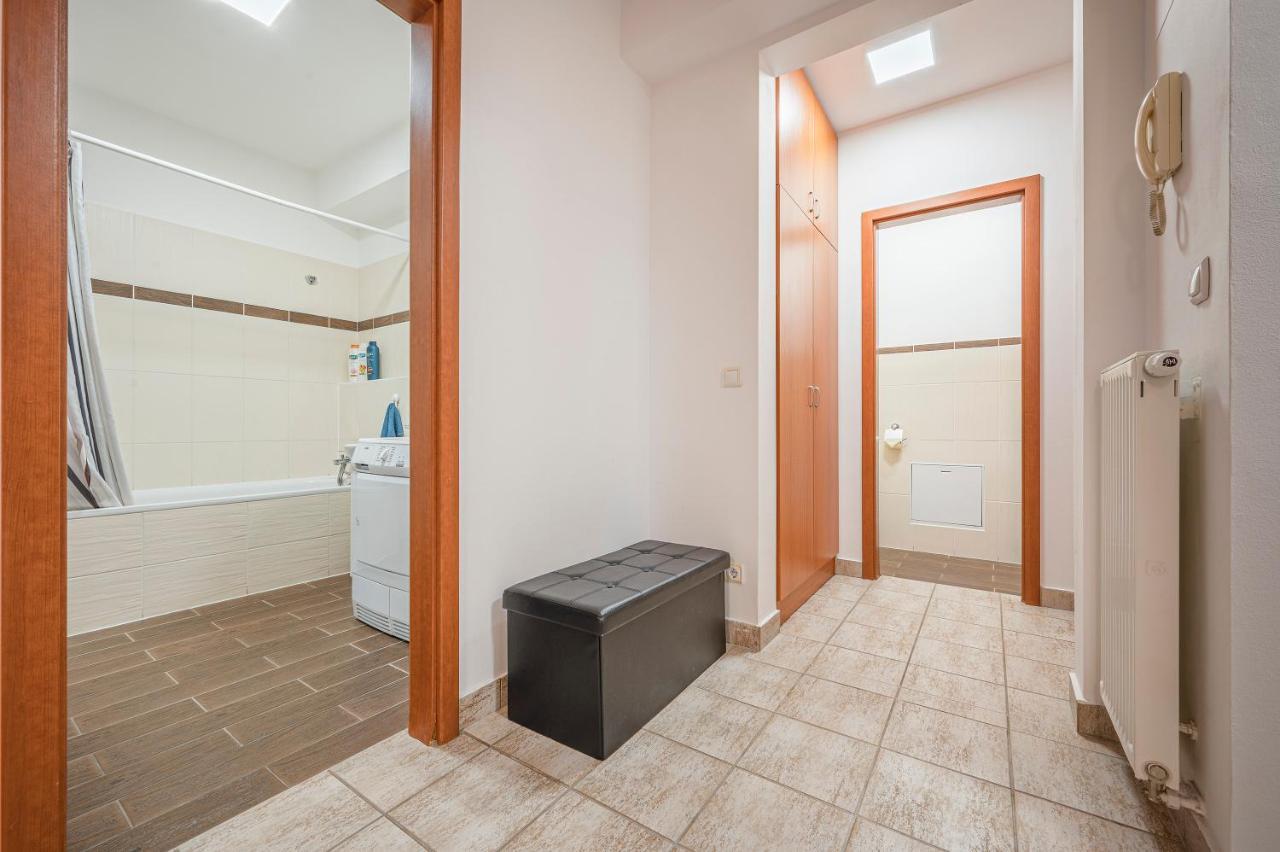 Modern Apartment With Garage بودابست المظهر الخارجي الصورة